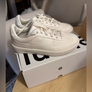 Lululemon women’s cityverse sneakers white